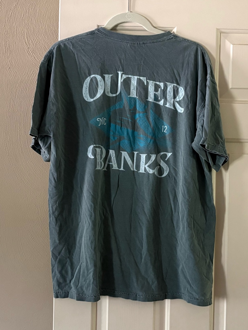 Comfort Colors Men’s “Outer Banks” Graphic 100% Cotton T-Shirt. Size Large. - Picture 2 of 3